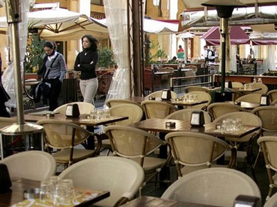 Συνεχίζονται οι έλεγχοι για τραπεζοκαθίσματα στο Βόλο